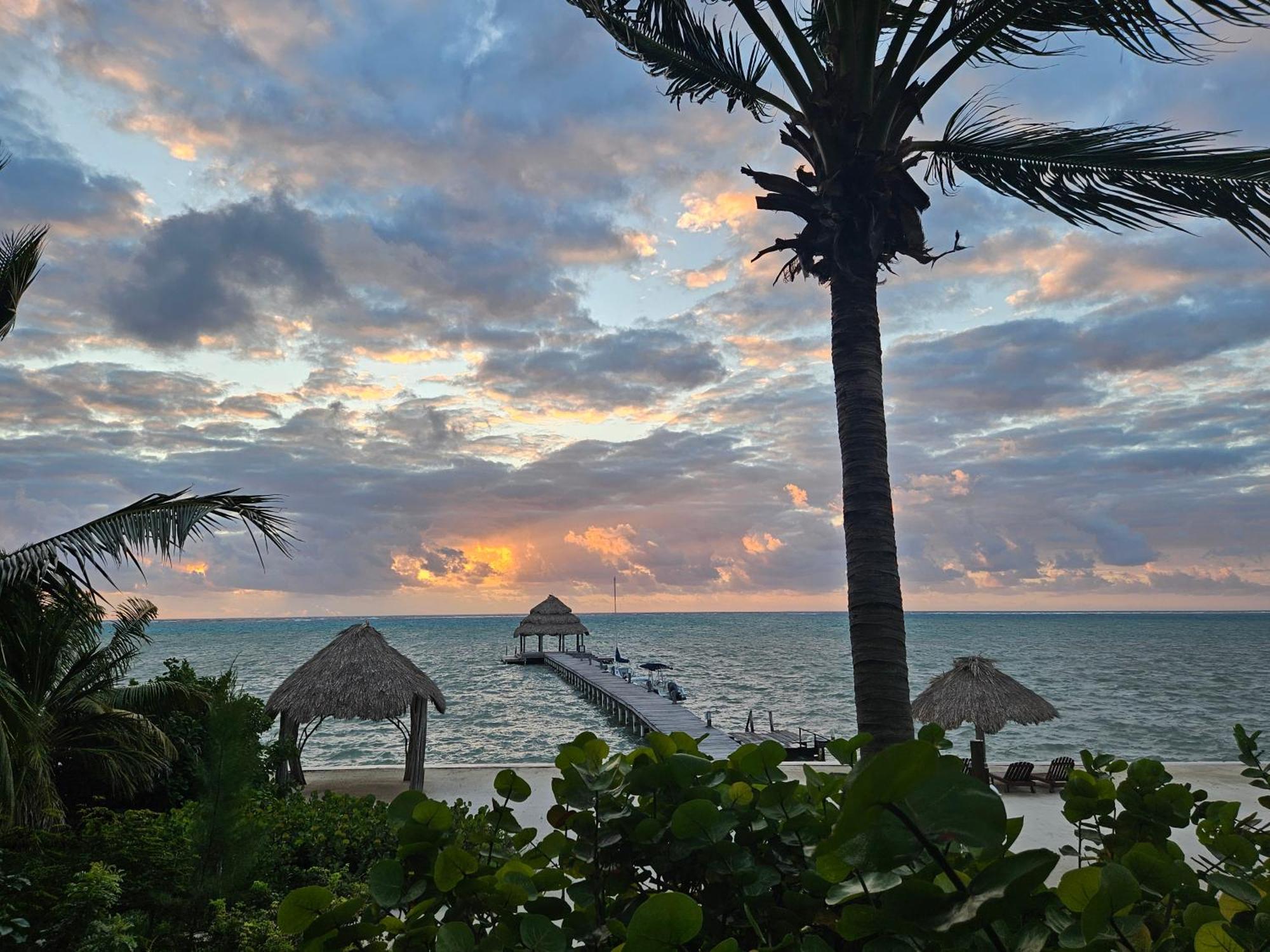 Xanadu Island Resort San Pedro  Eksteriør bilde