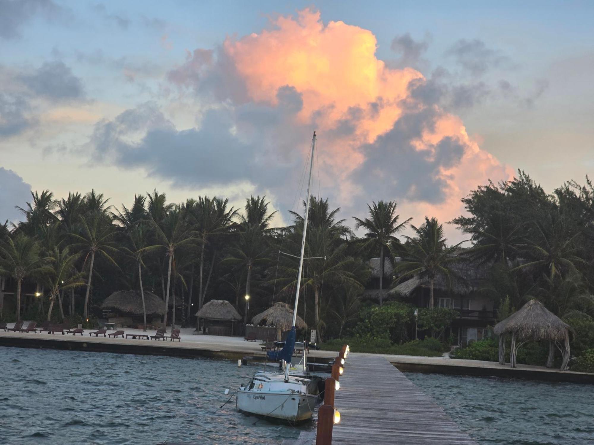Xanadu Island Resort San Pedro  Eksteriør bilde