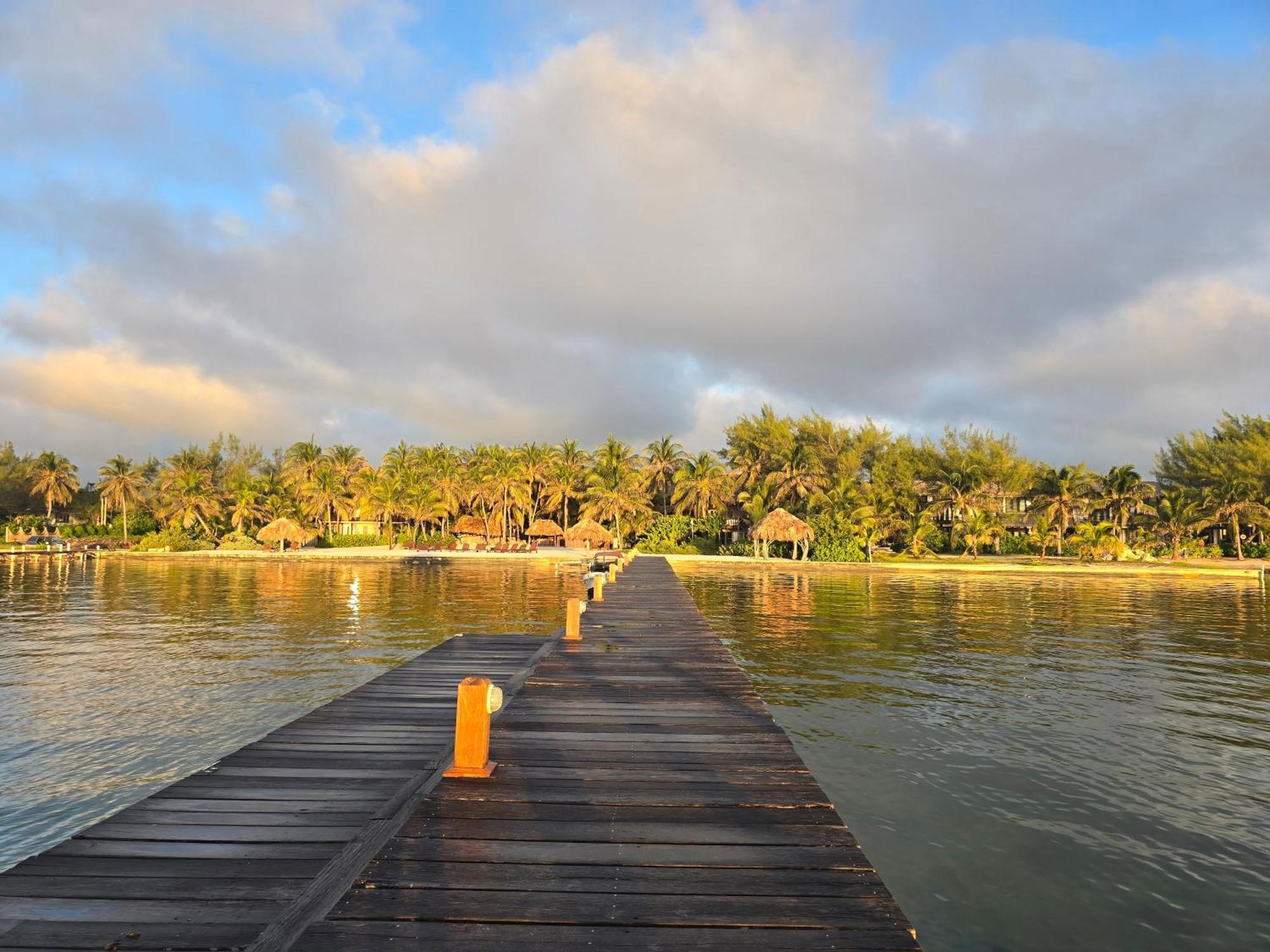 Xanadu Island Resort San Pedro  Eksteriør bilde