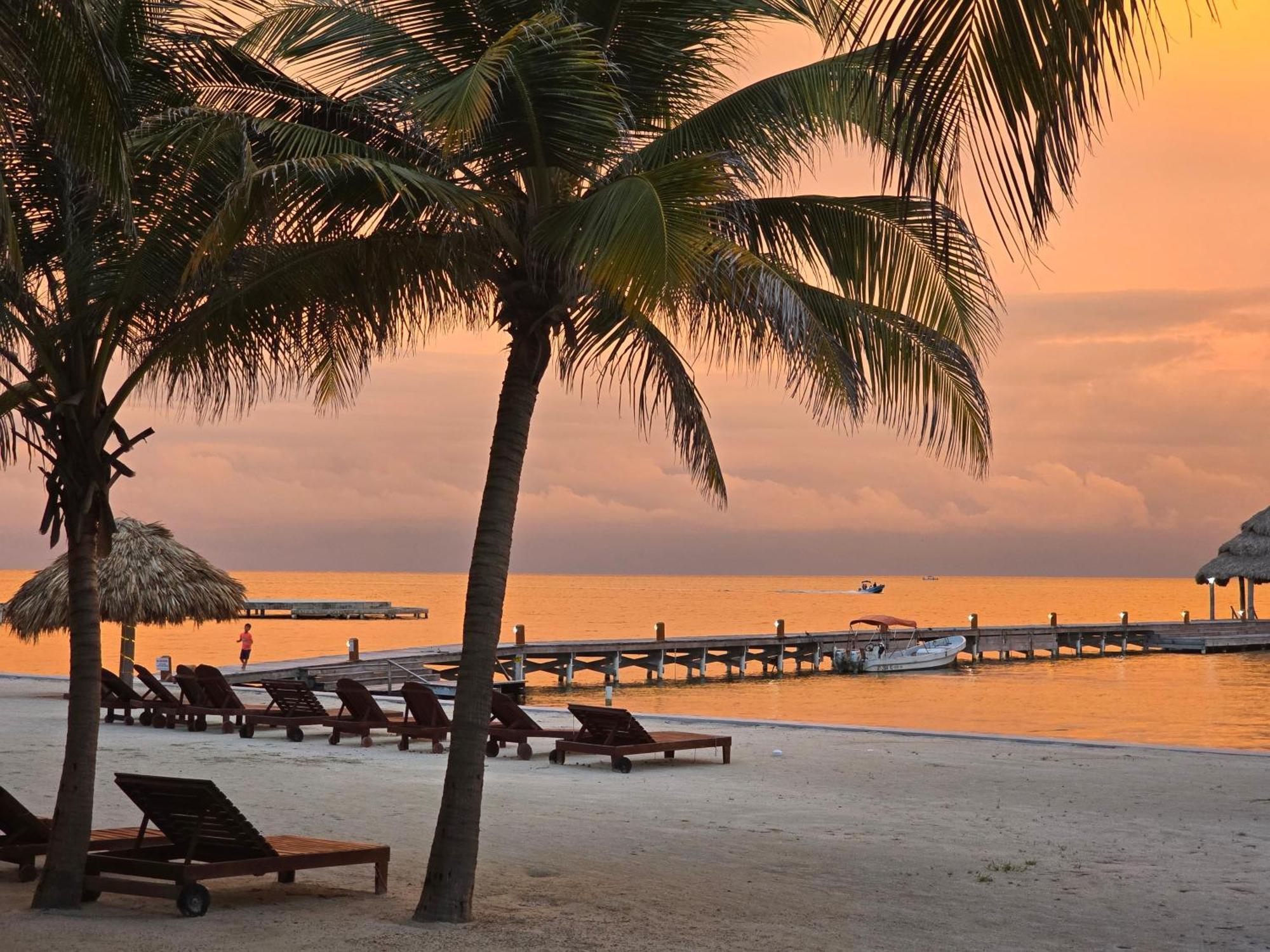 Xanadu Island Resort San Pedro  Eksteriør bilde
